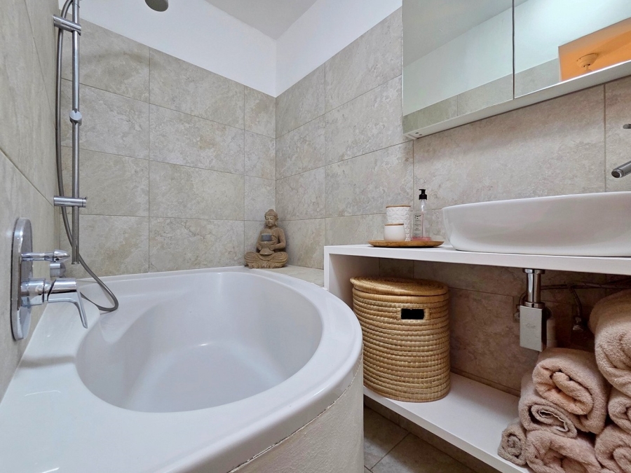 To Let 1 Bedroom Property for Rent in Green Point Western Cape